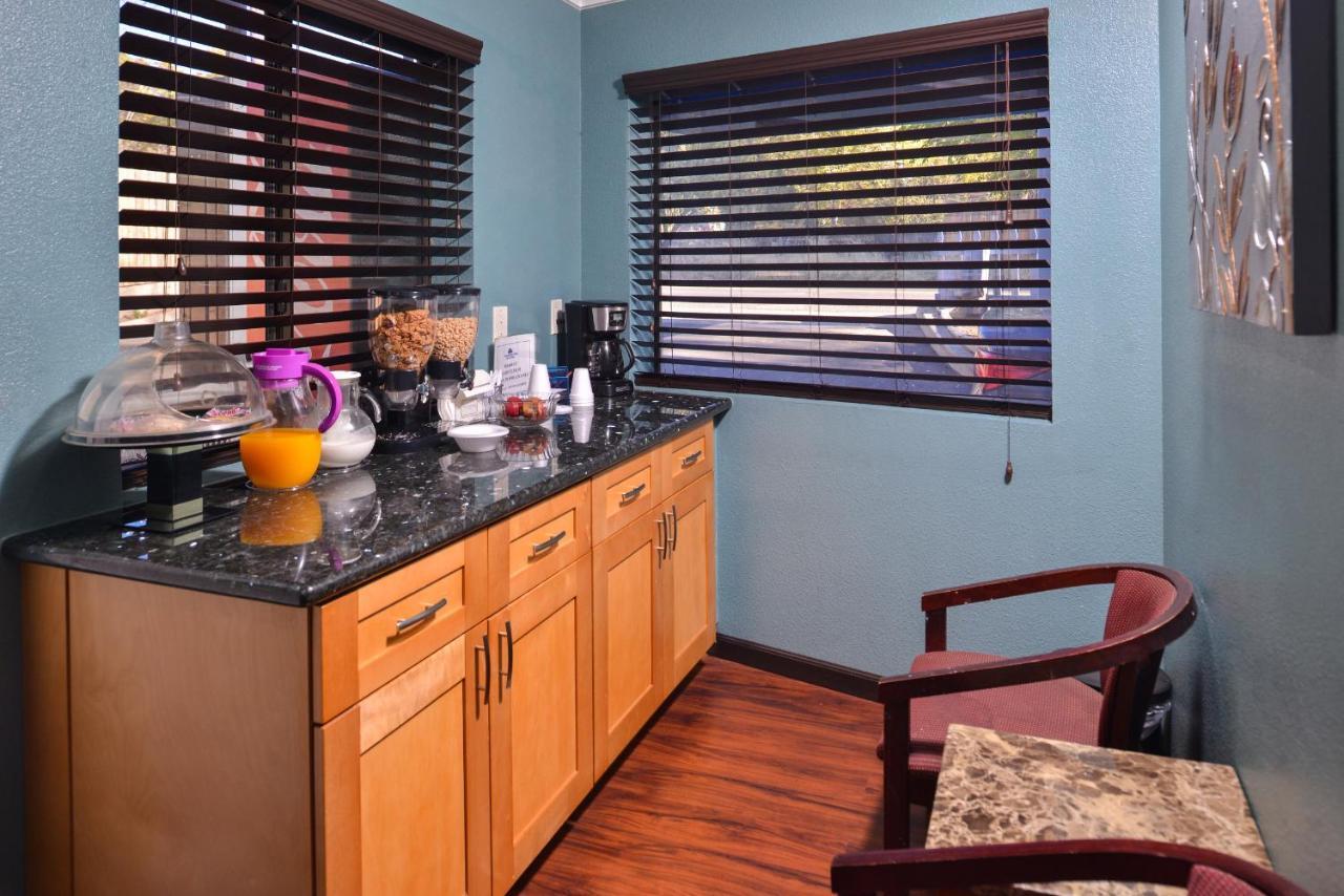 Americas Best Value Inn And Suites Clearlake Buitenkant foto